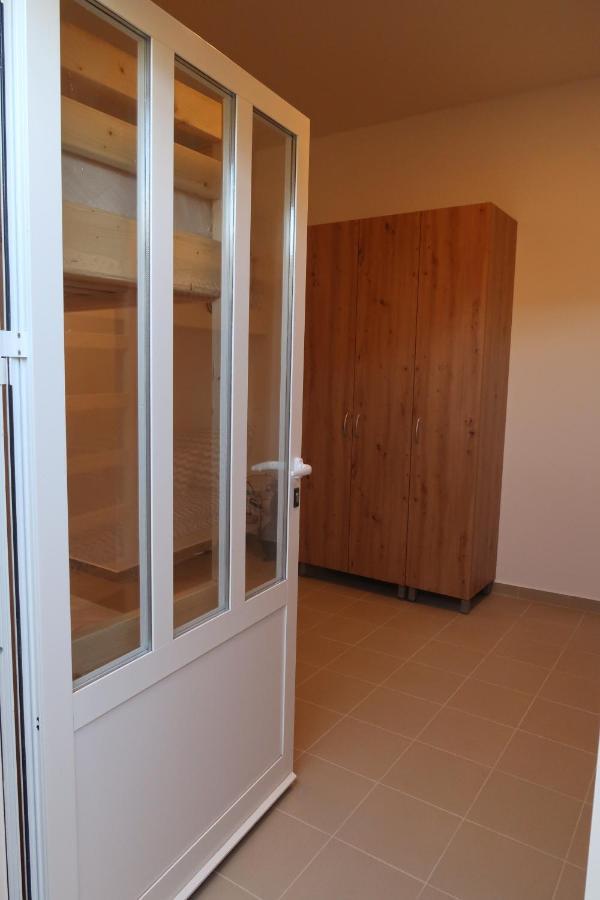 Čara Robinson Olive Tree Huts 빌라 외부 사진