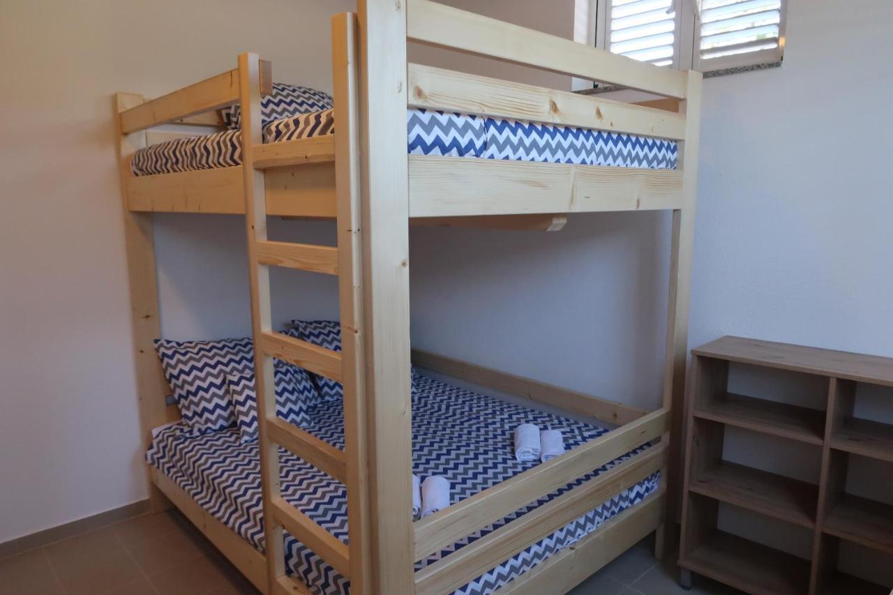 Čara Robinson Olive Tree Huts 빌라 외부 사진
