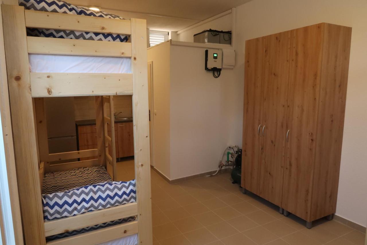 Čara Robinson Olive Tree Huts 빌라 외부 사진